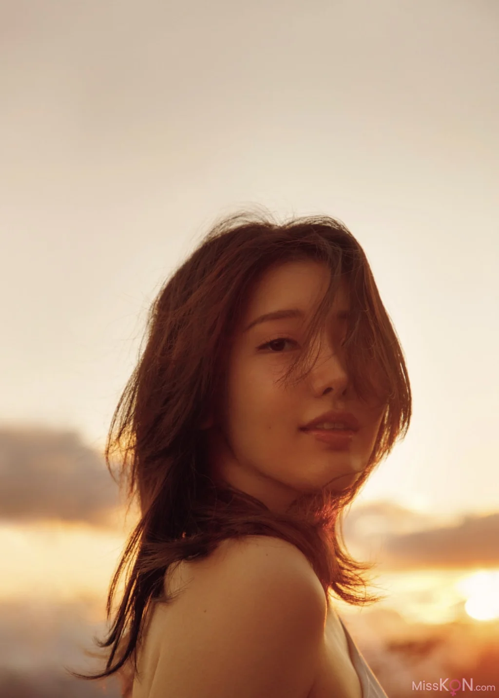 [JP] Kanon Shizaki (志崎樺音): 1st写真集 unplugged (117 photos) – Page 3