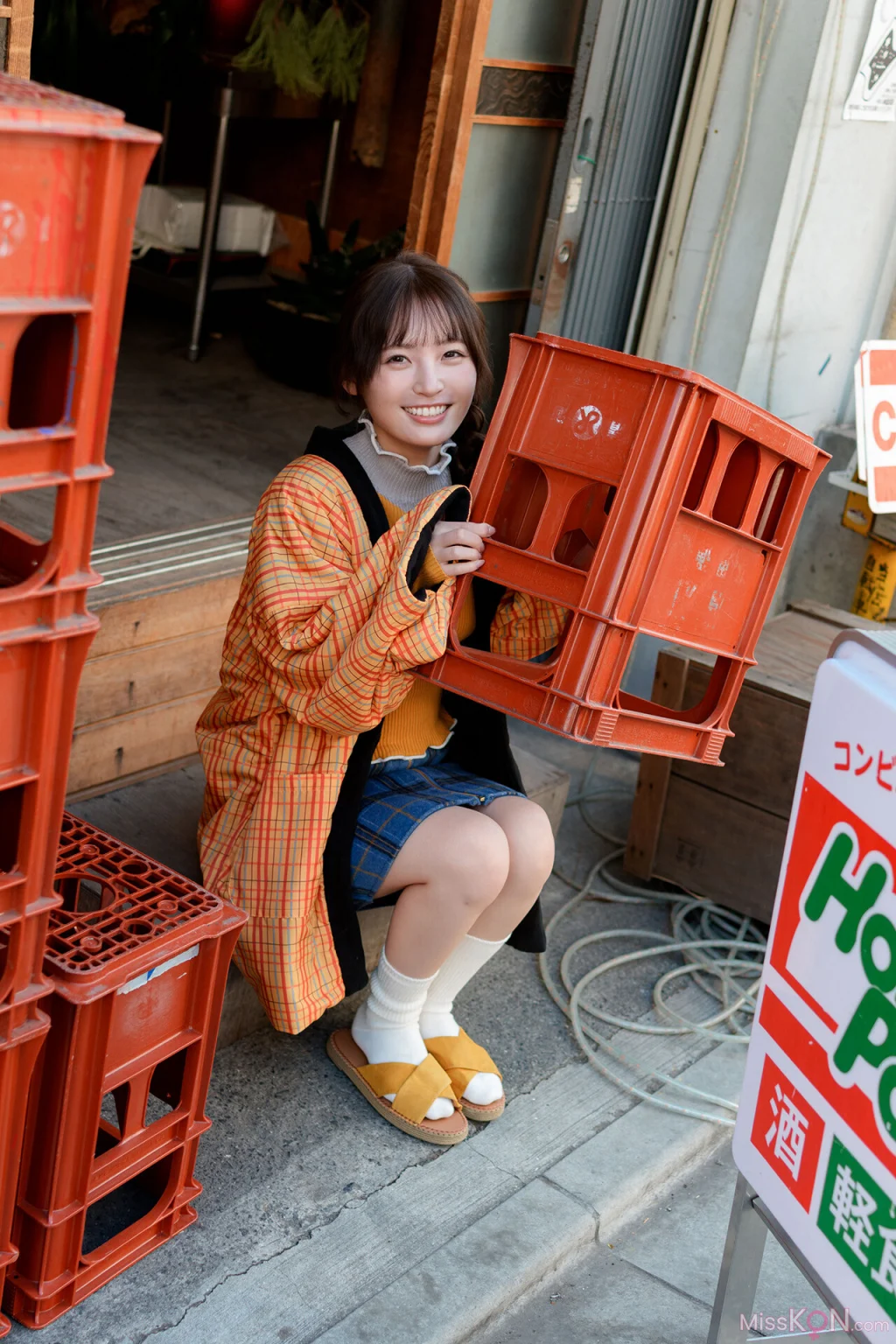 [JP] Yura Yura (由良ゆら): 発光体 ENTAME36℃デジタル写真集 (40 photos)