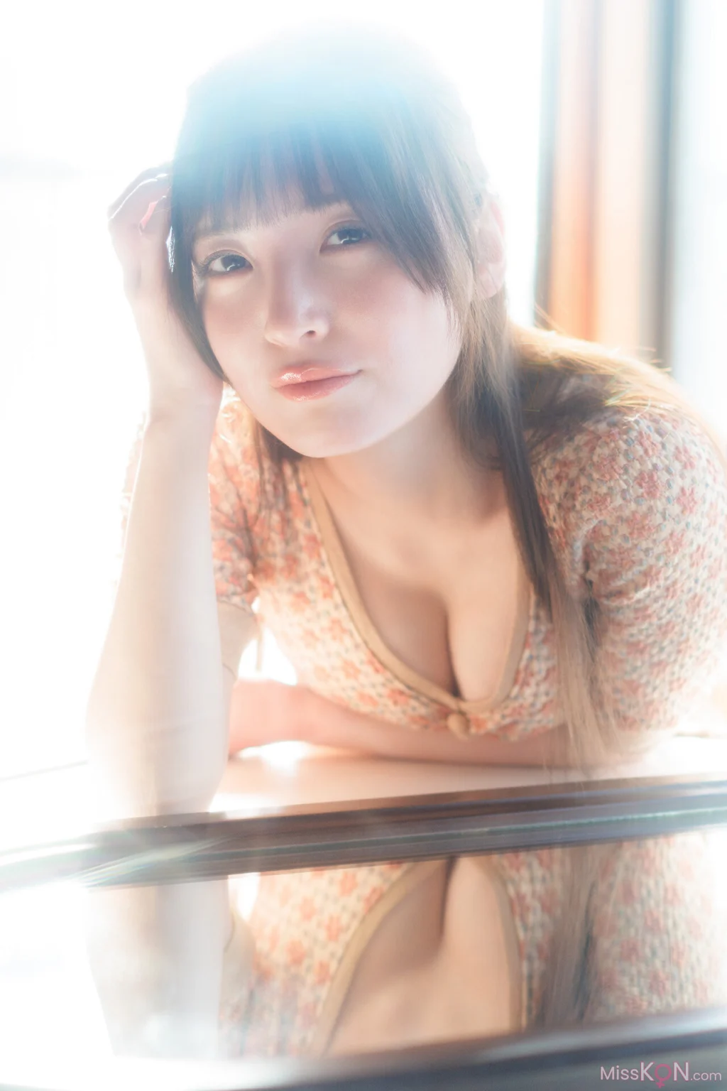 [JP] Yura Yura (由良ゆら): 発光体 ENTAME36℃デジタル写真集 (40 photos)