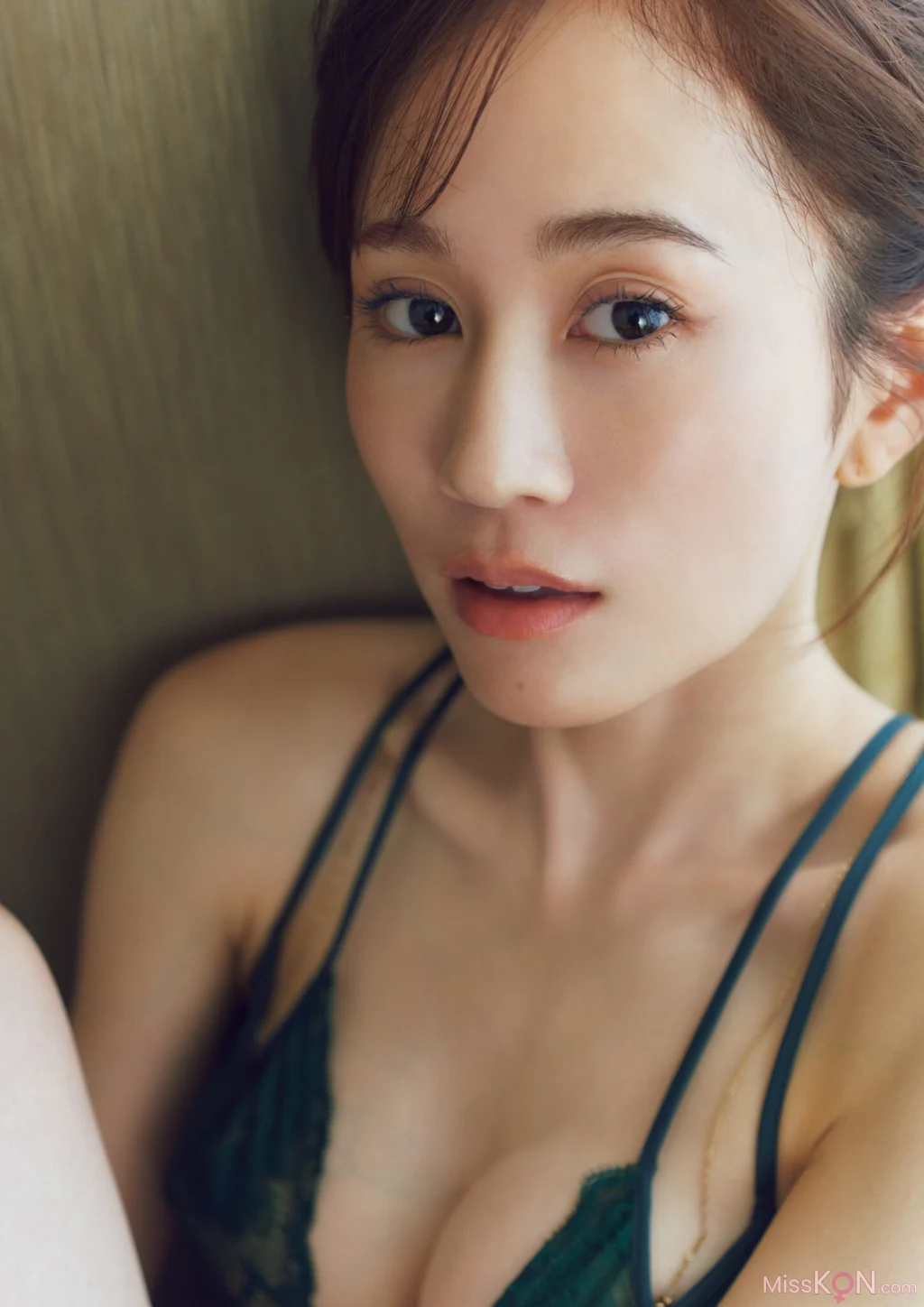 [JP] Maeda Atsuko (前田敦子): (ex-AKB48) 6th Photobook 写真集 – Beste (141 photos)