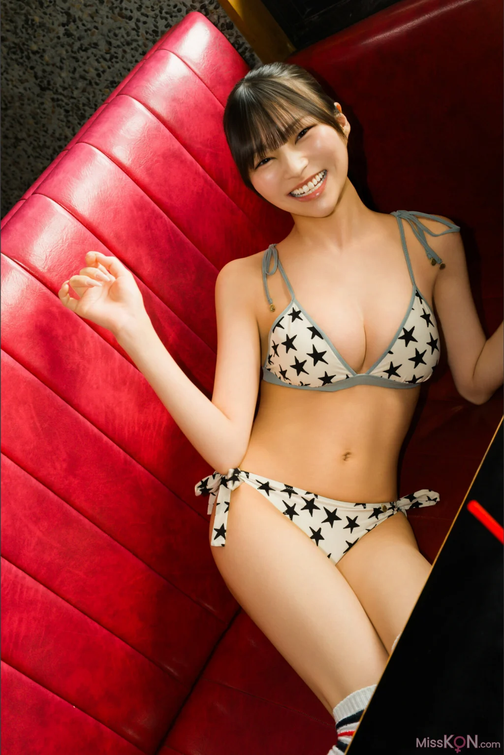 [JP] Usa Hiiragi (宇咲): FRIDAYデジタル写真集 宇咲Ｉａｍ ＵＳＡ！！！ (84 photos)