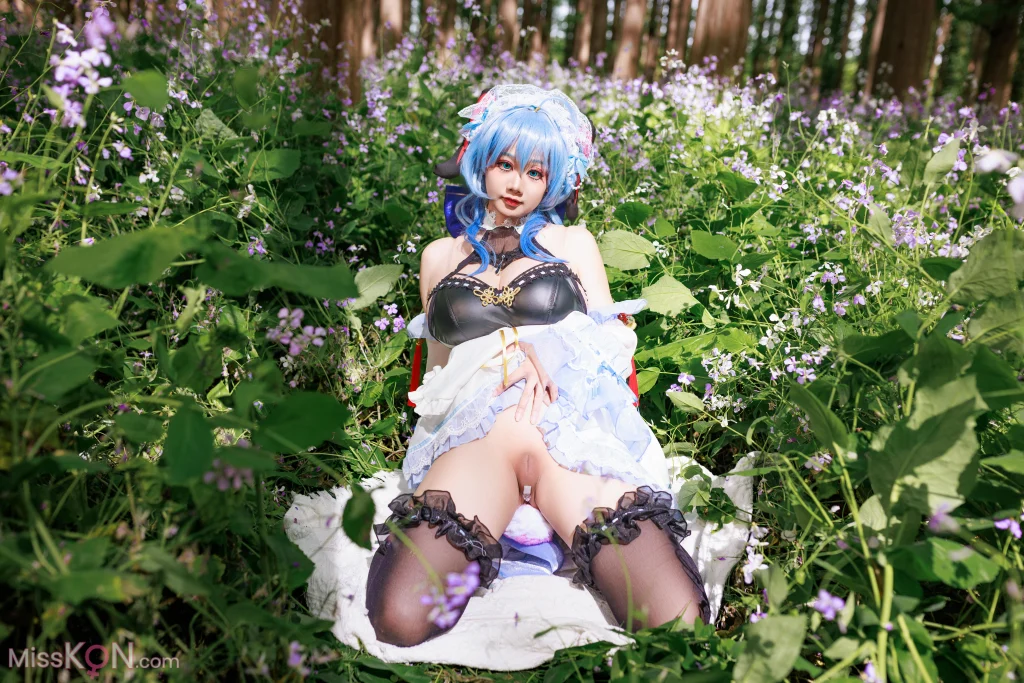 Coser@阿雪雪: 甘雨女仆 (99 photos + 6 videos)