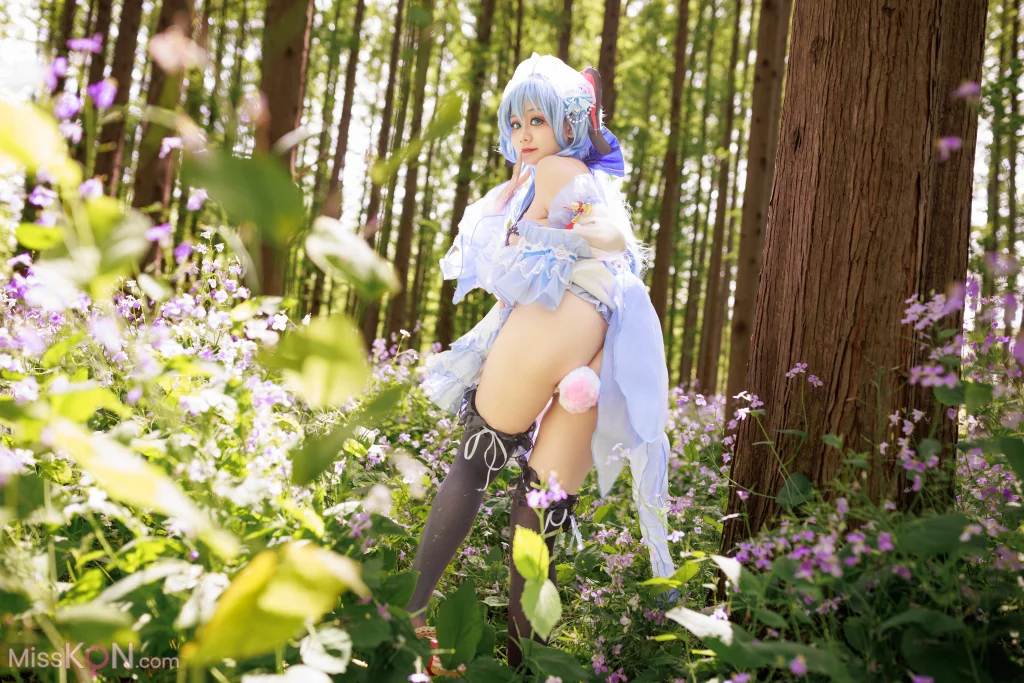 Coser@阿雪雪: 甘雨女仆 (99 photos + 6 videos)