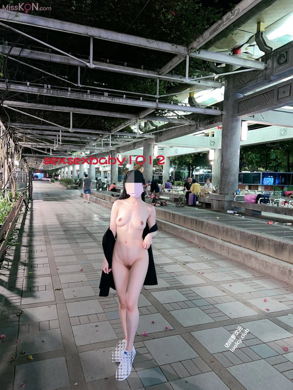 [OtherXXX] 薇安安: 极品福利姬 人前露出福利订阅 (392 photos)
