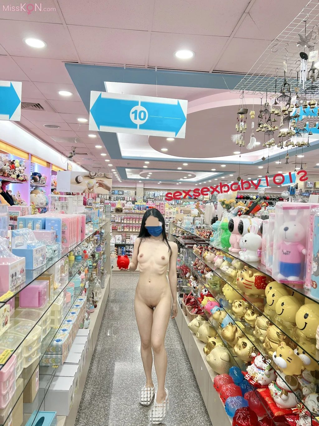 [OtherXXX] 薇安安: 极品福利姬 人前露出福利订阅 (392 photos)
