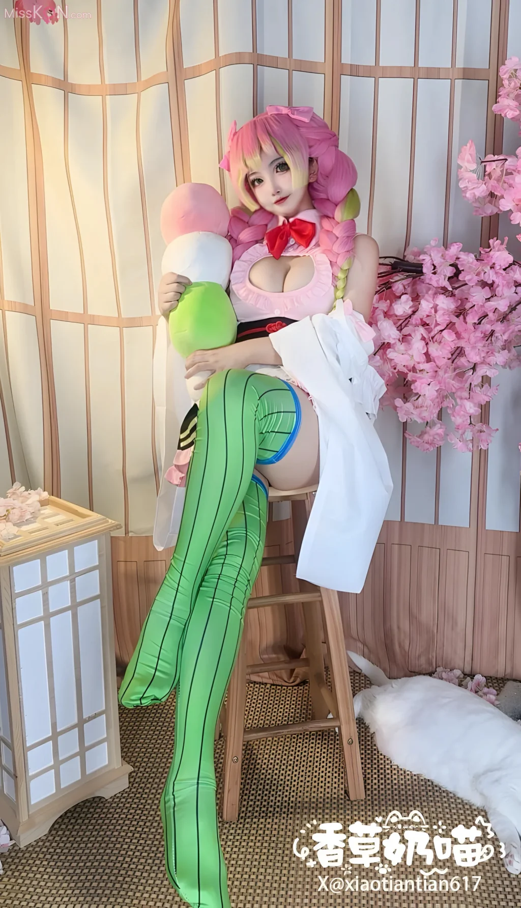 Coser@香草奶喵: 鬼灭之刃 甘露寺蜜璃 典藏版 (204 photos + 71 videos)