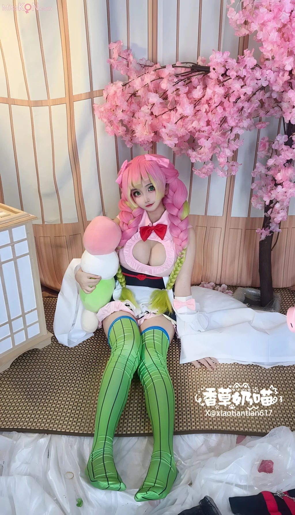 Coser@香草奶喵: 鬼灭之刃 甘露寺蜜璃 典藏版 (204 photos + 71 videos)