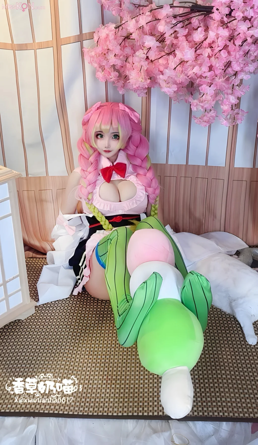 Coser@香草奶喵: 鬼灭之刃 甘露寺蜜璃 典藏版 (204 photos + 71 videos)