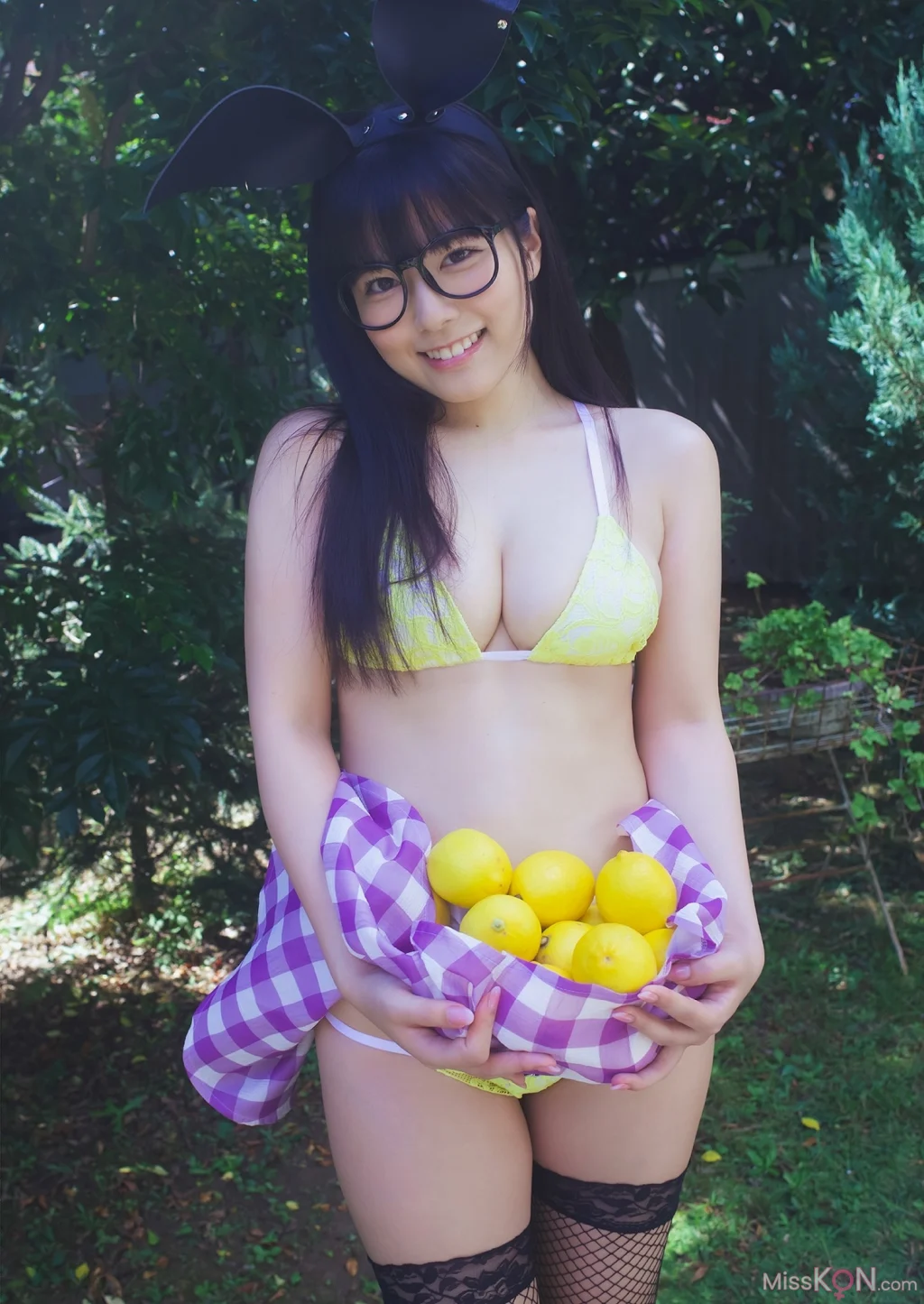 [JP] Shinonome Umi (東雲うみ): 【デジタル限定 YJ PHOTO BOOK】写真集「フルーツとメガネ」 (53 photos)
