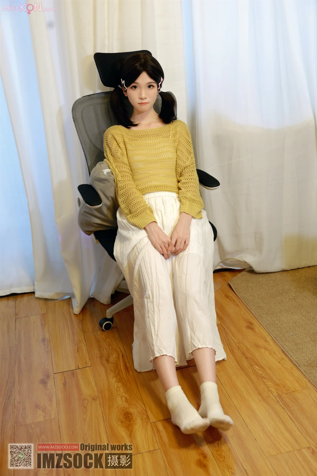 [MZSOCK爱美足] No.360: 秋秋 (75 photos + 1 video)