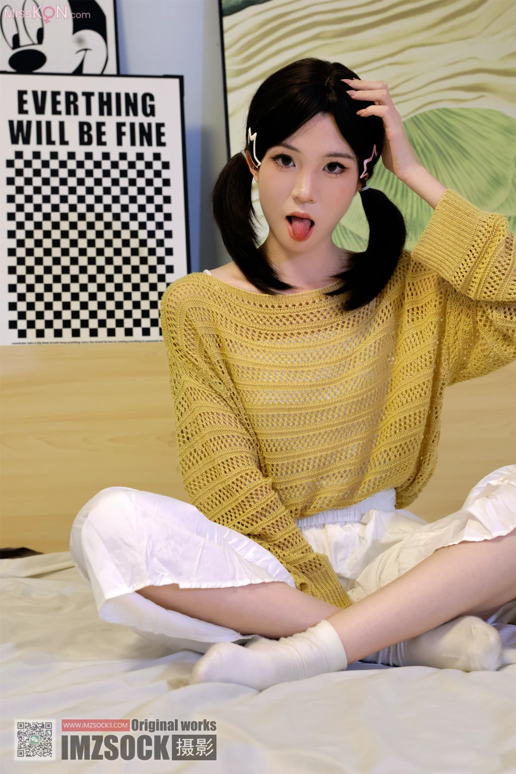 [MZSOCK爱美足] No.360: 秋秋 (75 photos + 1 video)