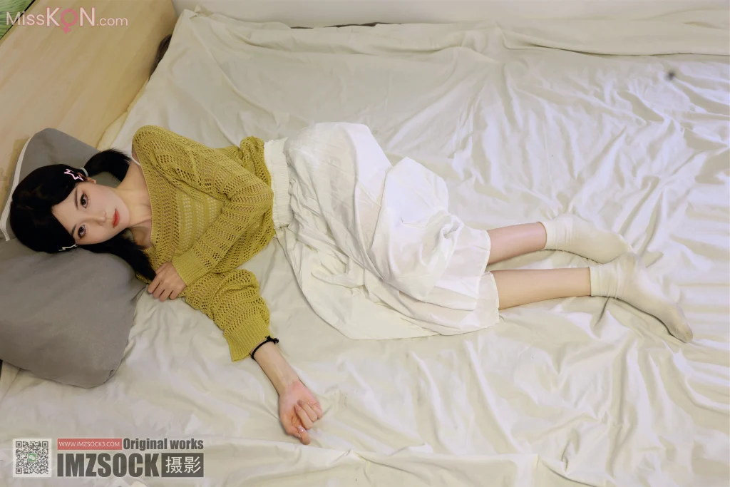 [MZSOCK爱美足] No.360: 秋秋 (75 photos + 1 video)