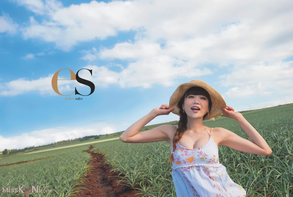 [JP] Eriko Sato (佐藤江梨子): 写真集 es (55 photos)