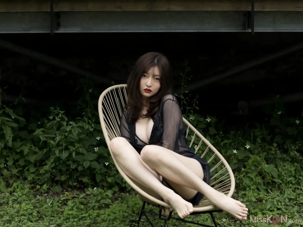 [JP] Moka Hashimoto (橋本萌花): FRIDAYデジタル写真集 日本一セクシーな社長令嬢 Vol.2 (62 photos)