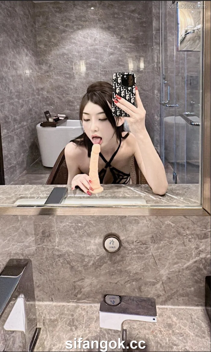 脸红Dearie: 百万粉丝博主 最新整理付费视频 (59 photos + 16 videos) – Page 2