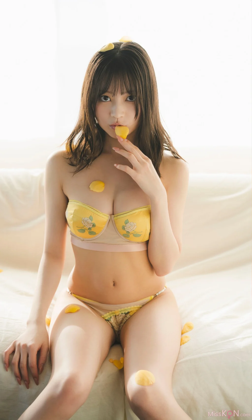 [JP] Usa Hiiragi (宇咲): 【大増量】写真集「Happy for all」 (週プレ PHOTO BOOK) (93 photos) – Page 2