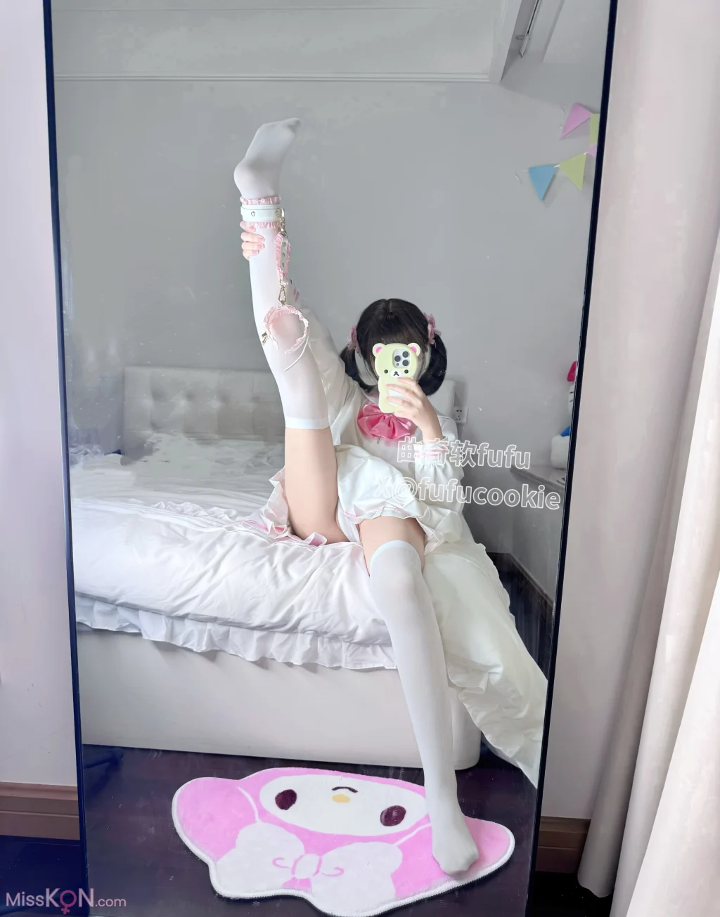 Coser@曲奇软fufu: 白丝jk萝莉 (26 photos + 4 videos) – Page 2