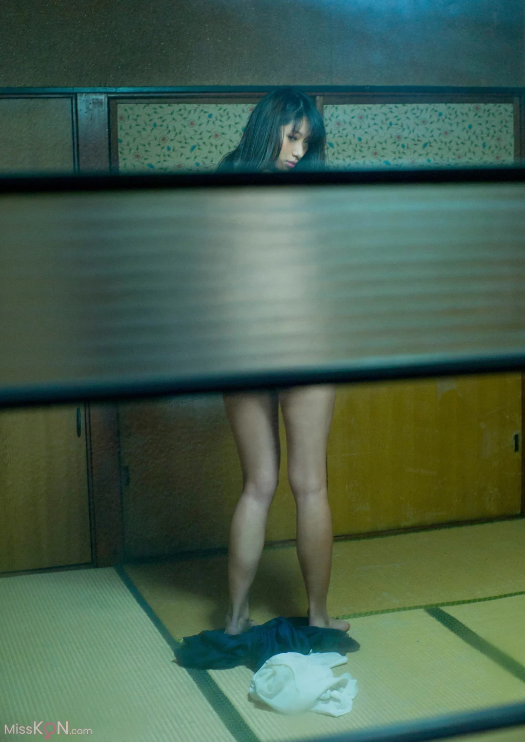 [JP] Someya Yuka (染谷有香): デジタル写真集「赤いアルバム 裸の記憶」 (53 photos)