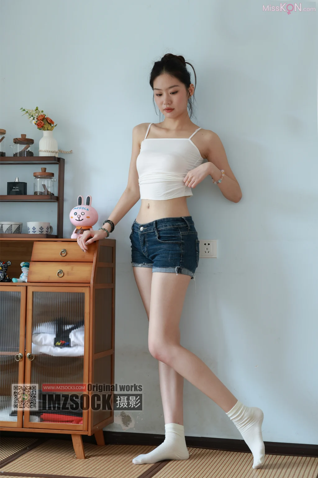[MZSOCK爱美足] No.363: 妍希 (95 photos + 1 video)