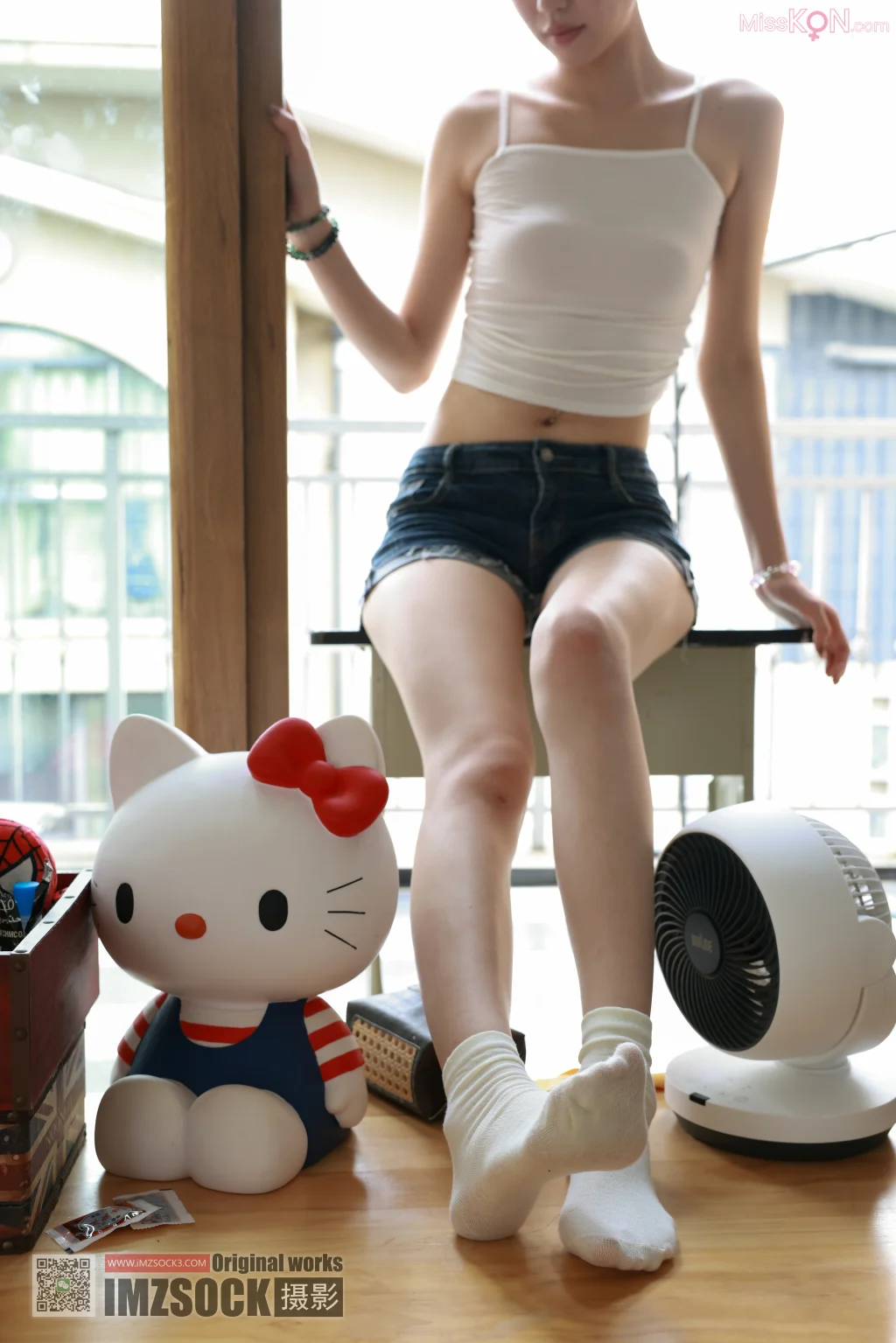 [MZSOCK爱美足] No.363: 妍希 (95 photos + 1 video)