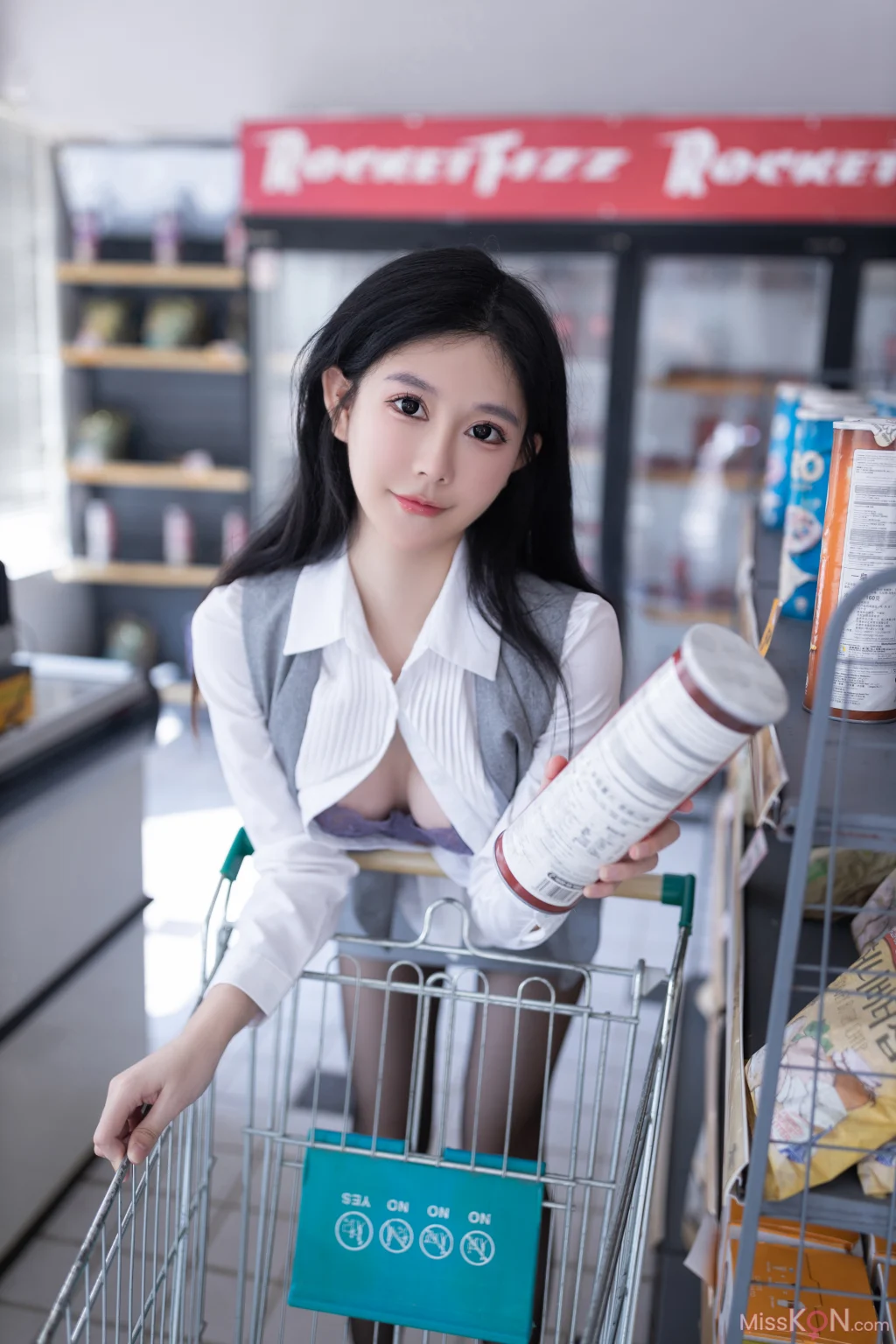[内购无水印] 谢小蒽: 秀人网模特 便利店新星 (100 photos) – Page 2
