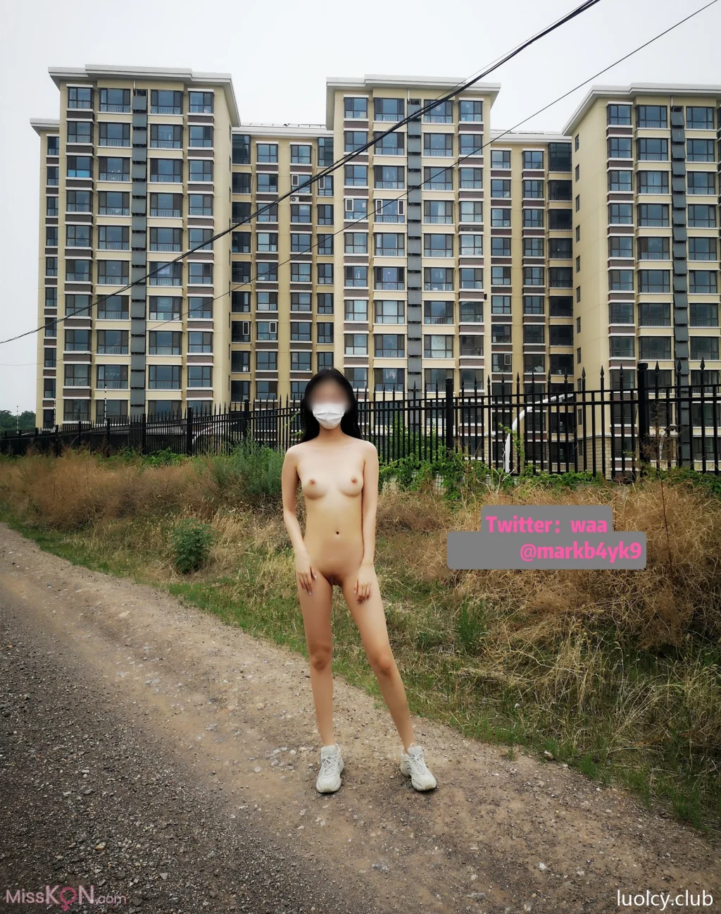 [OtherXXX] Eeee_kram: 白虎小萝莉 人前露出私拍福利 (126 photos + 20 videos)