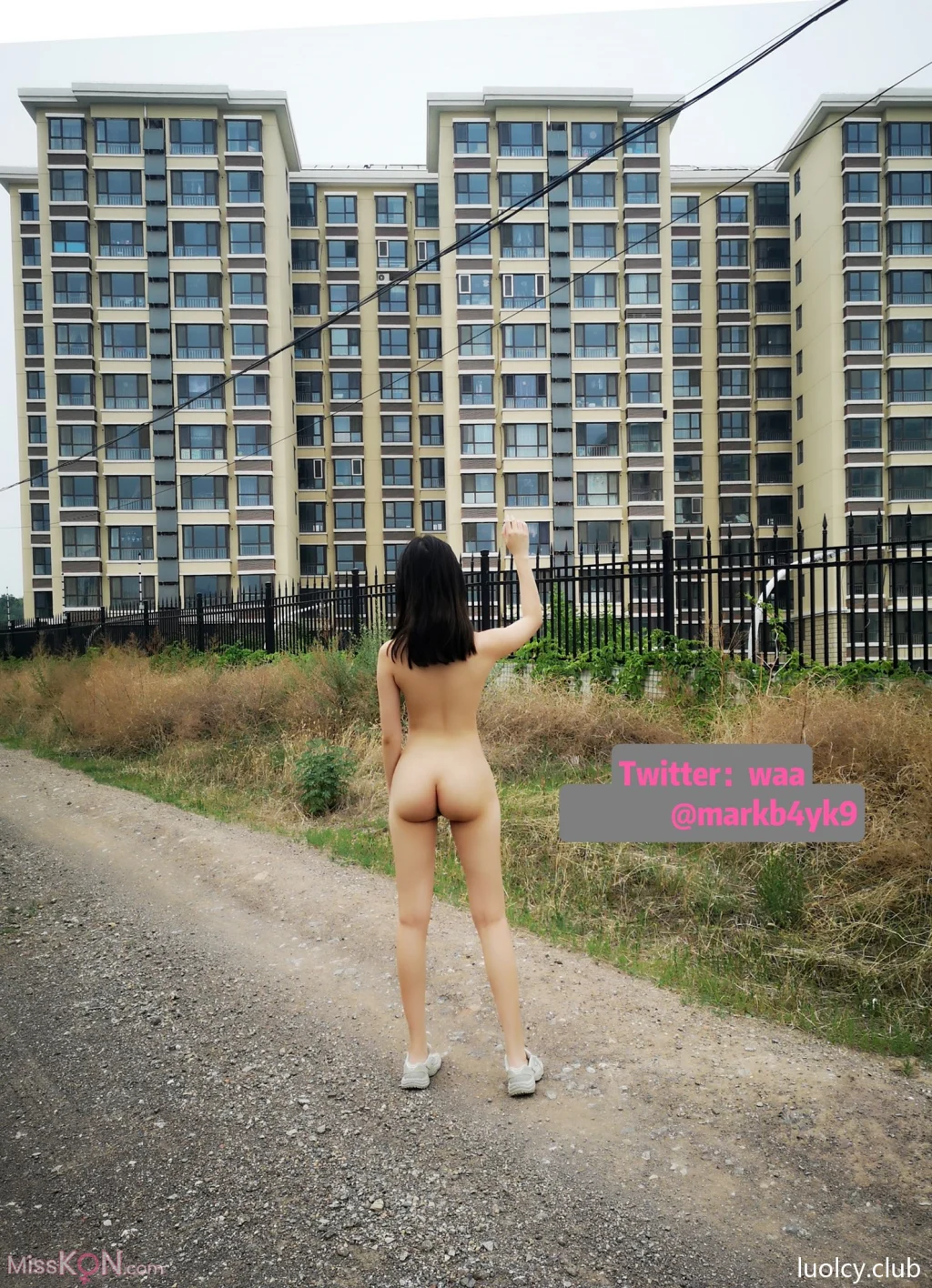 [OtherXXX] Eeee_kram: 白虎小萝莉 人前露出私拍福利 (126 photos + 20 videos)