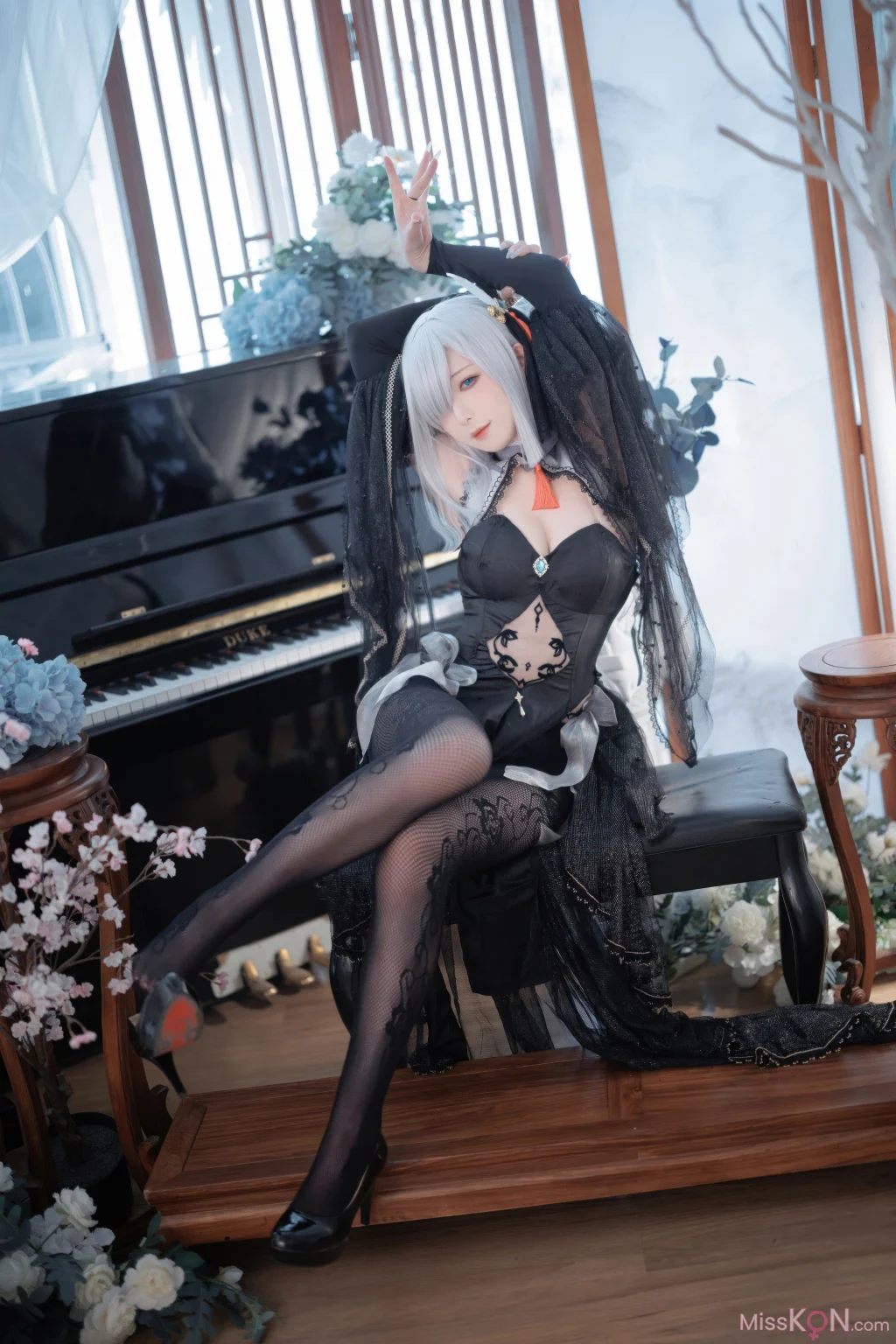 Coser@封疆疆v: 原神 申鹤同人黑婚纱 (20 photos)