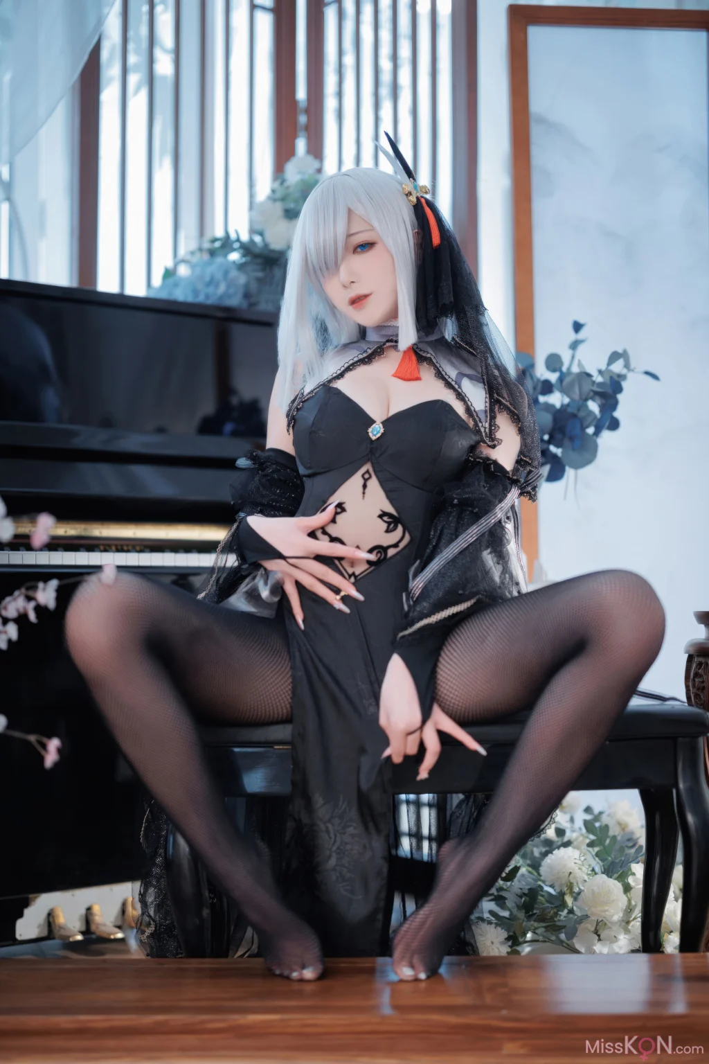 Coser@封疆疆v: 原神 申鹤同人黑婚纱 (20 photos)