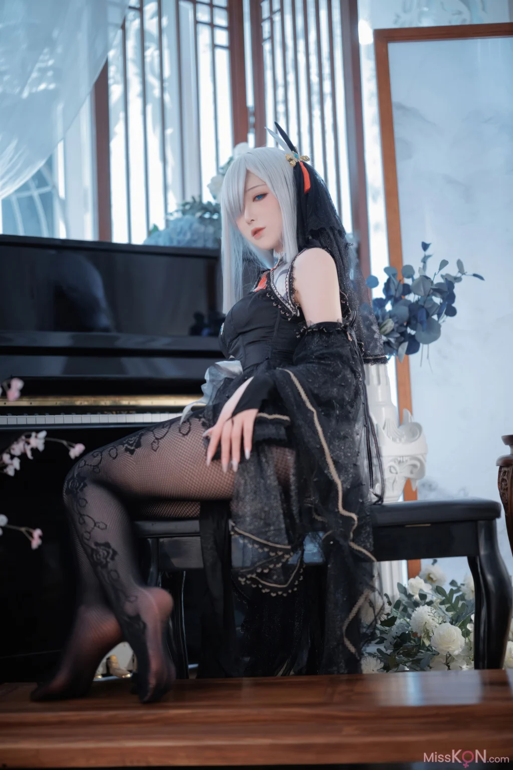 Coser@封疆疆v: 原神 申鹤同人黑婚纱 (20 photos)