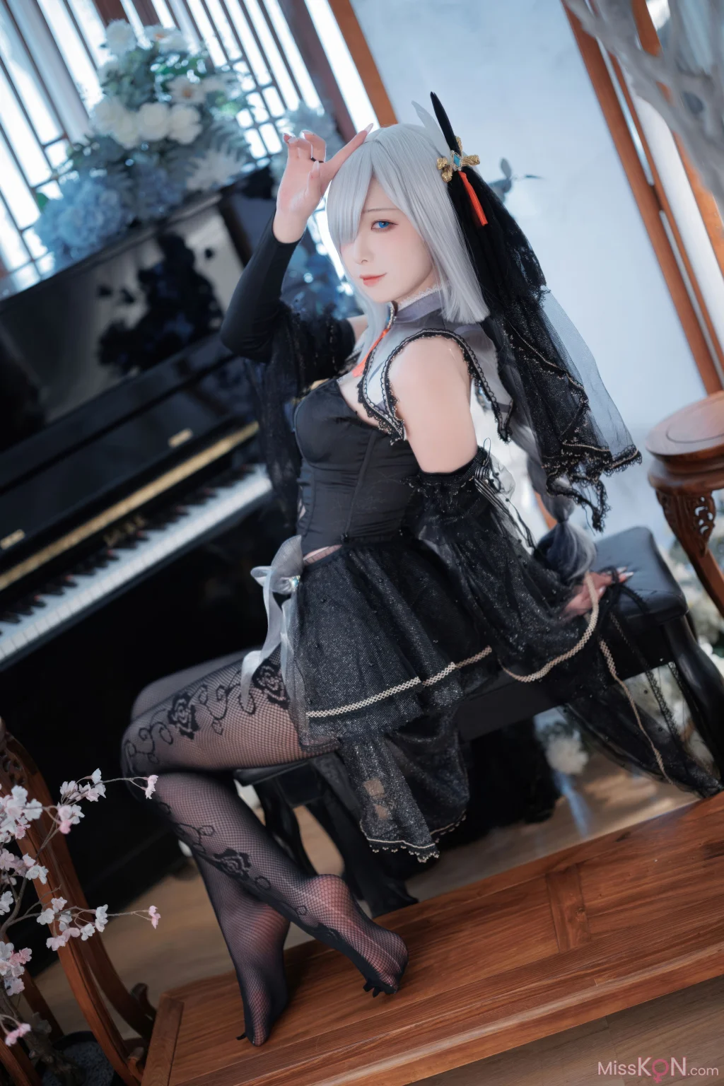 Coser@封疆疆v: 原神 申鹤同人黑婚纱 (20 photos)