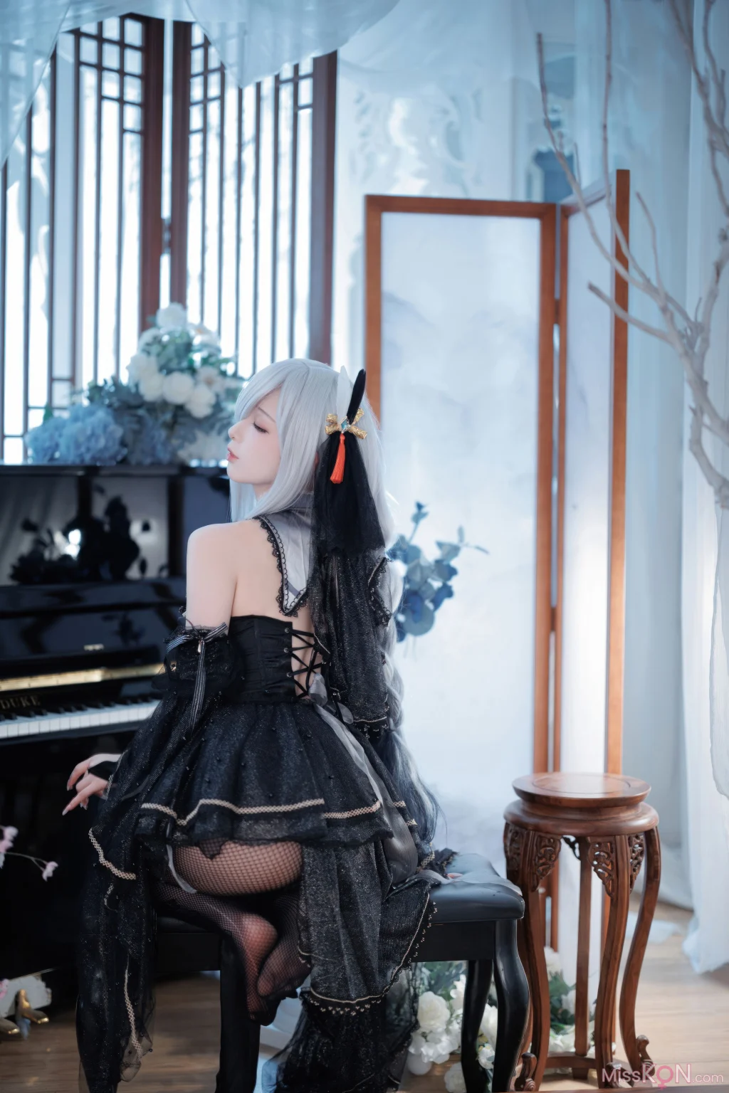 Coser@封疆疆v: 原神 申鹤同人黑婚纱 (20 photos)
