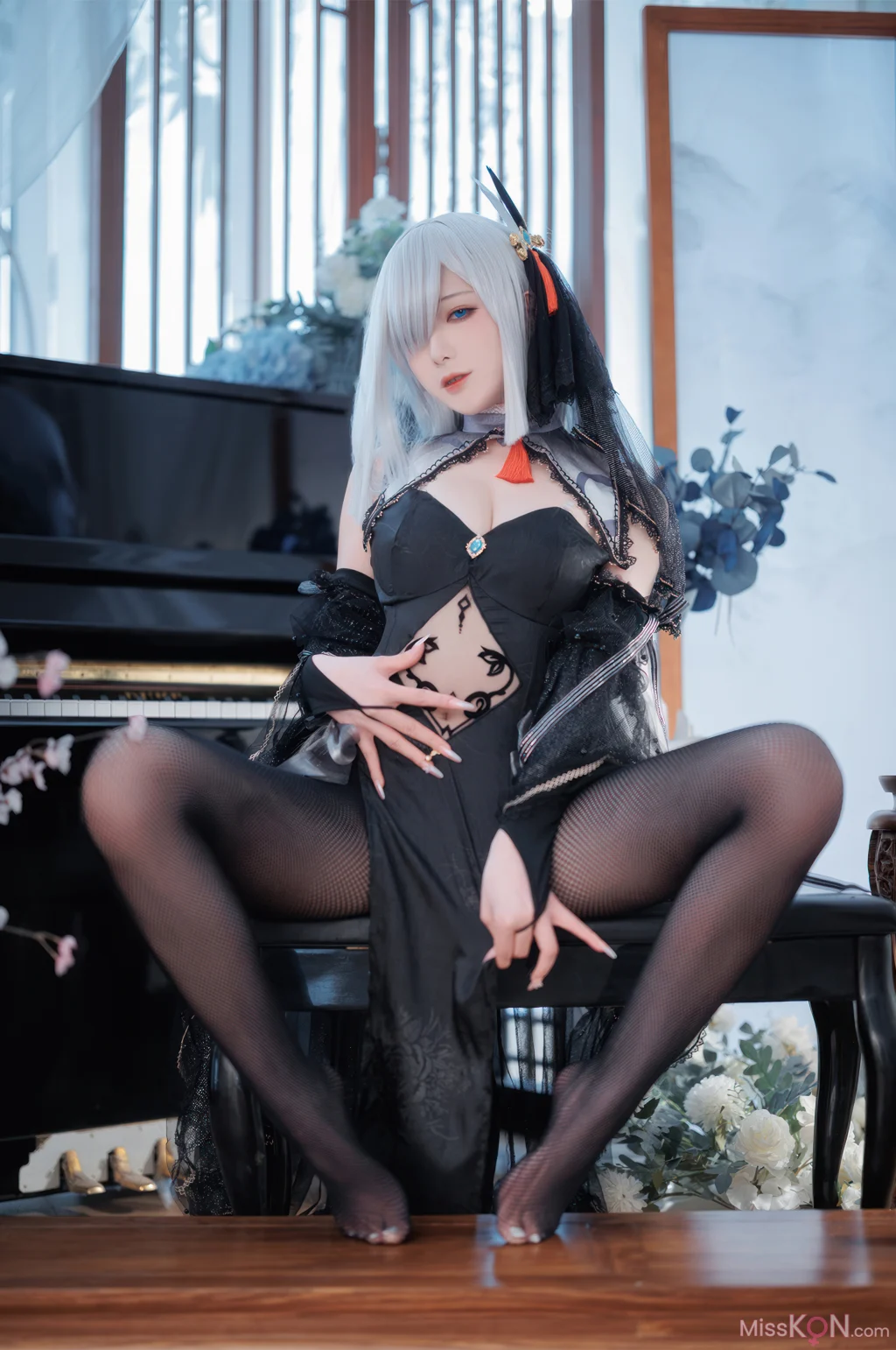 Coser@封疆疆v: 原神 申鹤同人黑婚纱 (20 photos) – Page 2