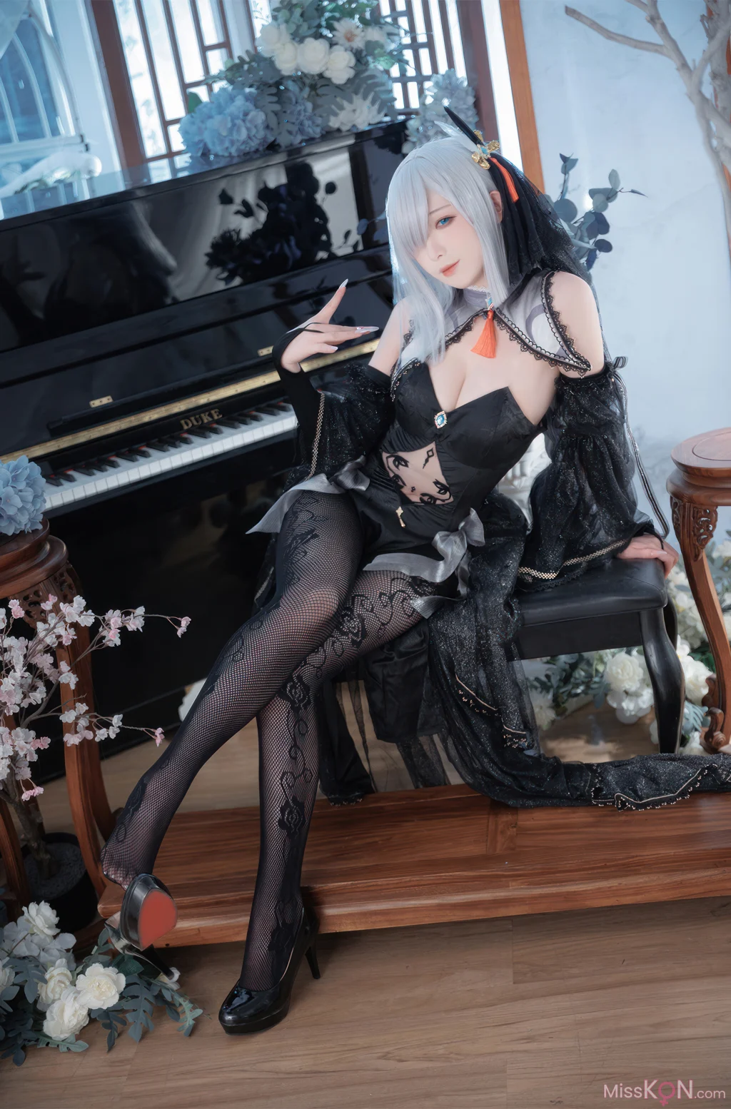 Coser@封疆疆v: 原神 申鹤同人黑婚纱 (20 photos) – Page 2