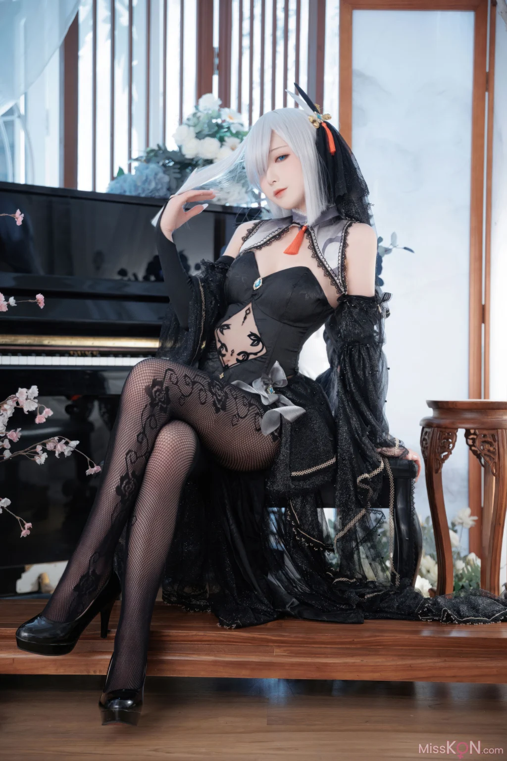 Coser@封疆疆v: 原神 申鹤同人黑婚纱 (20 photos) – Page 2