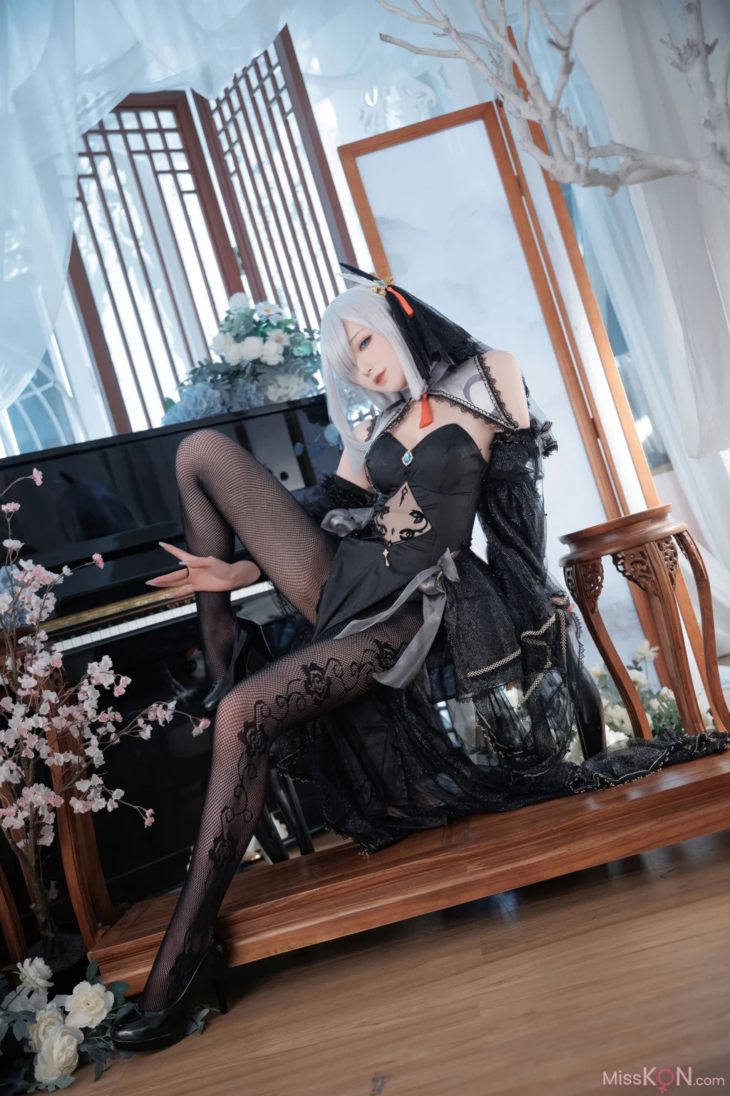 Coser@封疆疆v: 原神 申鹤同人黑婚纱 (20 photos) – Page 2