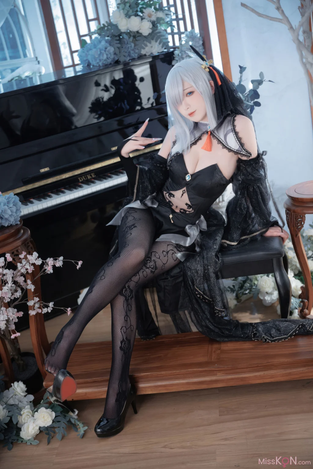 Coser@封疆疆v: 原神 申鹤同人黑婚纱 (20 photos) – Page 2