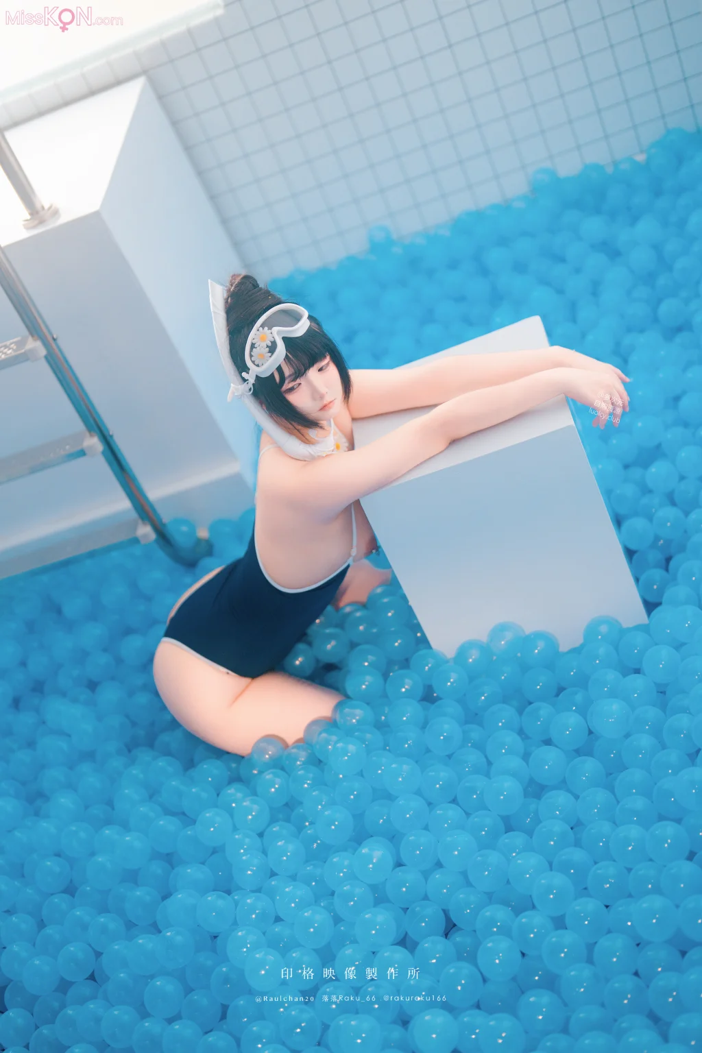 Coser@落落Raku: 8K Tripper (52 photos + 1 video)