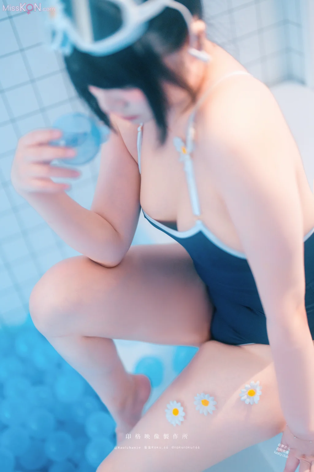 Coser@落落Raku: 8K Tripper (52 photos + 1 video)