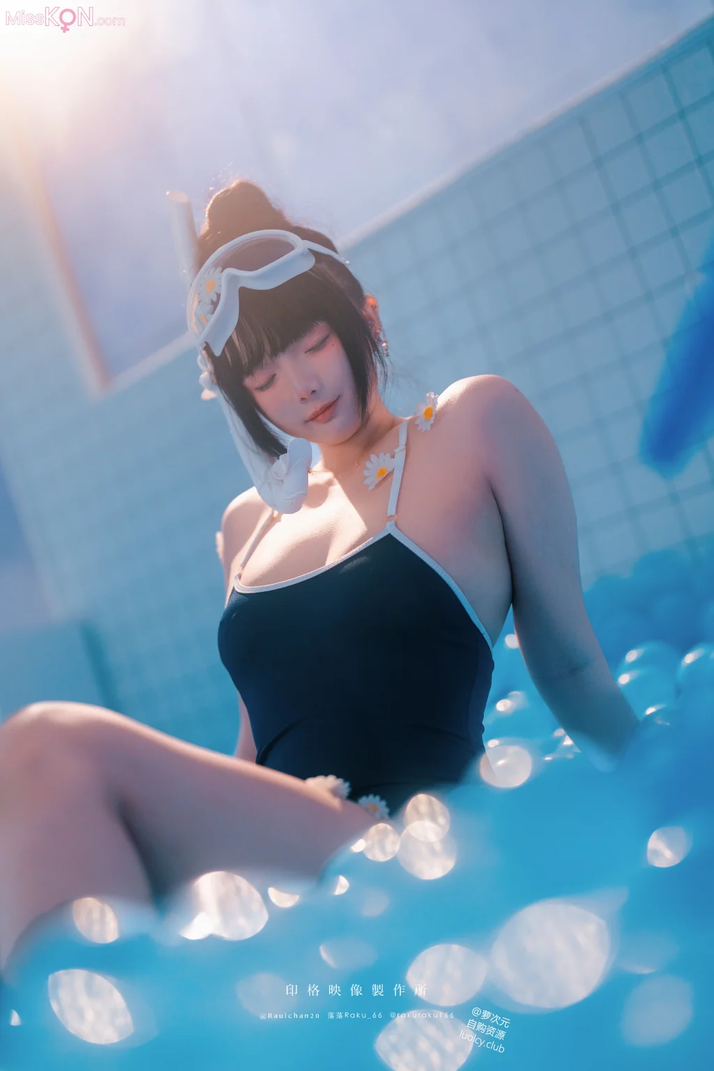 Coser@落落Raku: 8K Tripper (52 photos + 1 video)