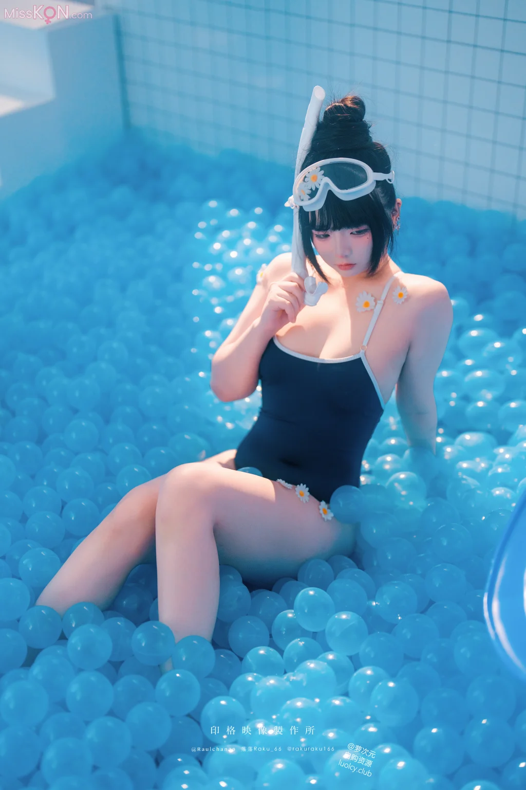 Coser@落落Raku: 8K Tripper (52 photos + 1 video)