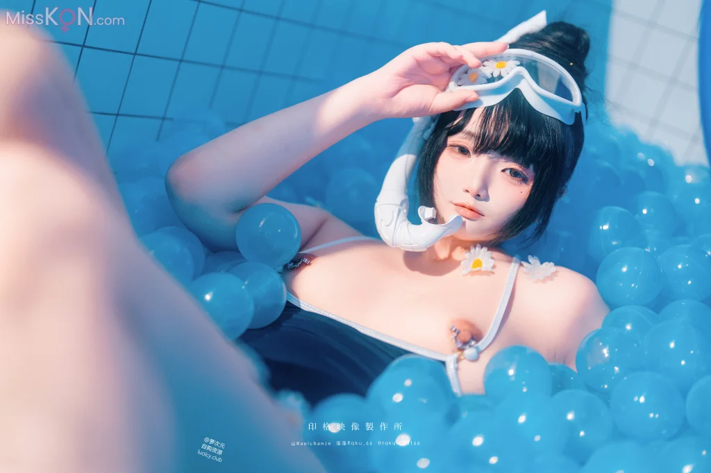 Coser@落落Raku: 8K Tripper (52 photos + 1 video) – Page 2