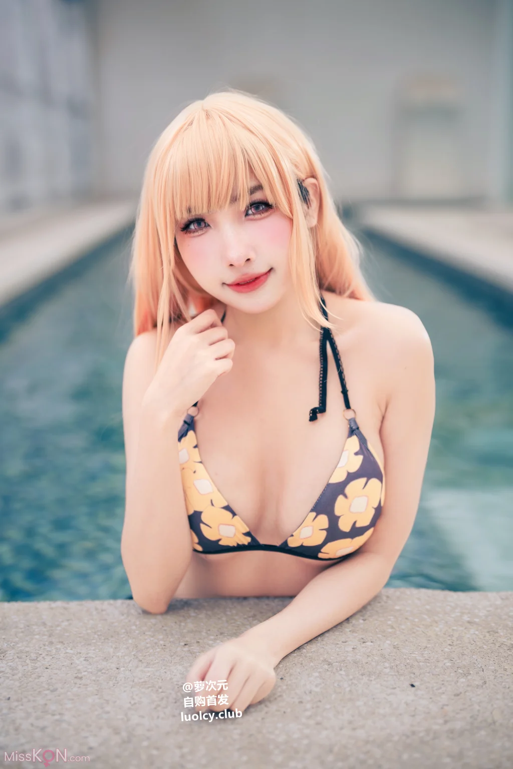 Coser@慕慕Momo: 8K Marin 海夢 – Ver.泳裝 (62 photos + 1 video)