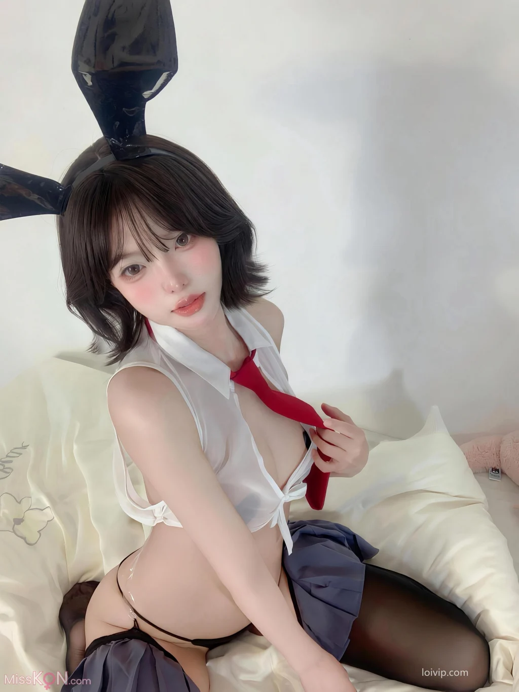 Coser@你的真真u: 反差学姐 (70 photos + 2 videos)