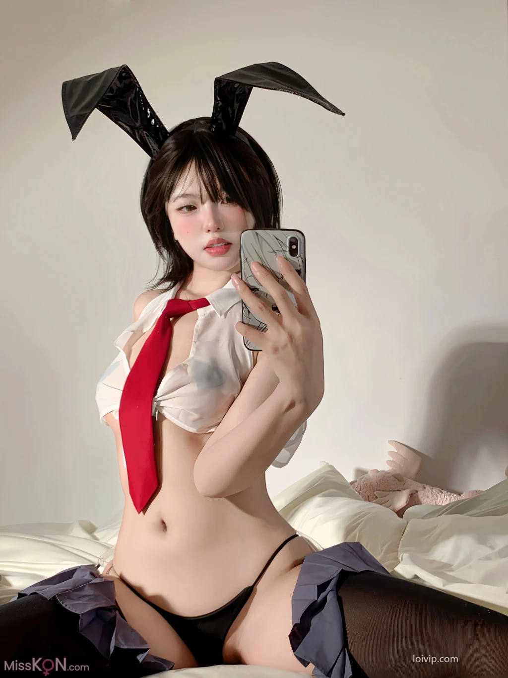 Coser@你的真真u: 反差学姐 (70 photos + 2 videos)