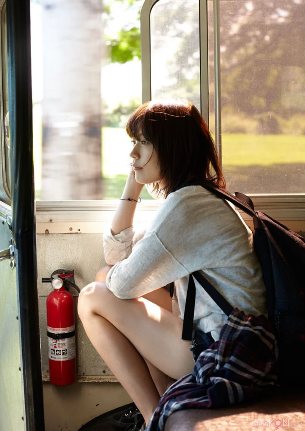 [JP] Kasumi Arimura (有村架純): 写真集「FIRST TRIP -ハワイの場合-」 (79 photos)