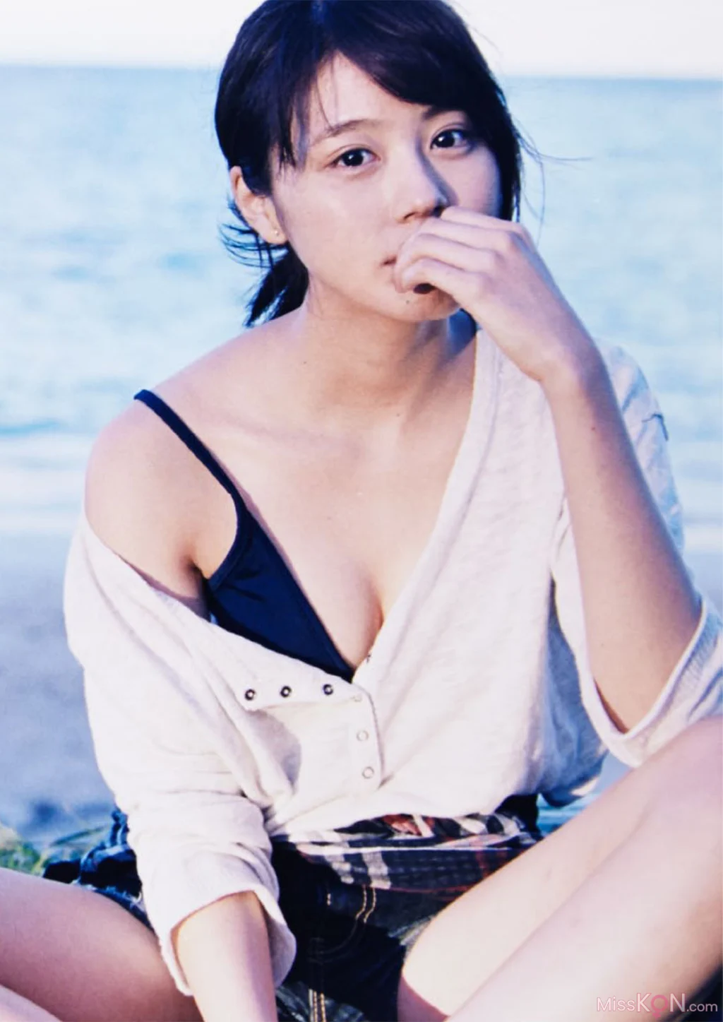 [JP] Kasumi Arimura (有村架純): 写真集「FIRST TRIP -ハワイの場合-」 (79 photos) – Page 2