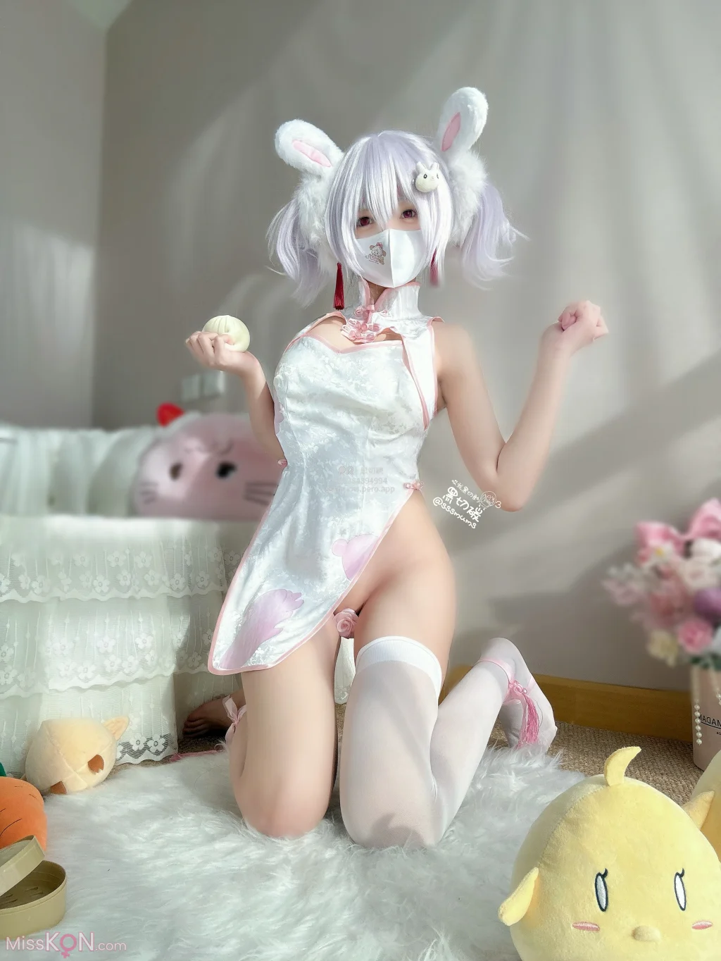 Coser@曲奇软fufu: 拉菲兔兔旗袍 (36 photos + 4 videos)