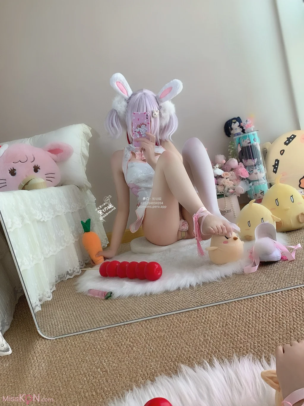 Coser@曲奇软fufu: 拉菲兔兔旗袍 (36 photos + 4 videos)