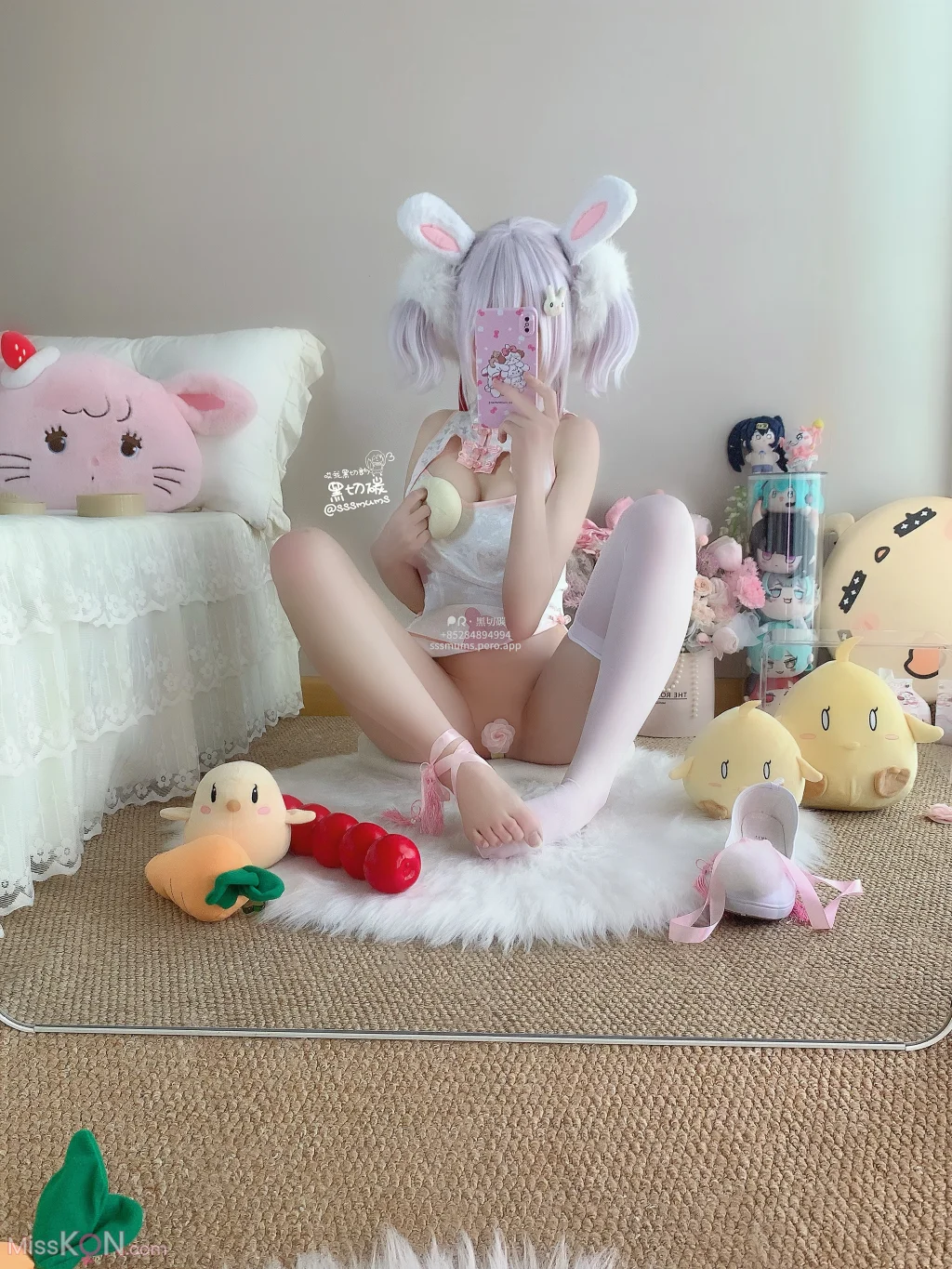 Coser@曲奇软fufu: 拉菲兔兔旗袍 (36 photos + 4 videos)